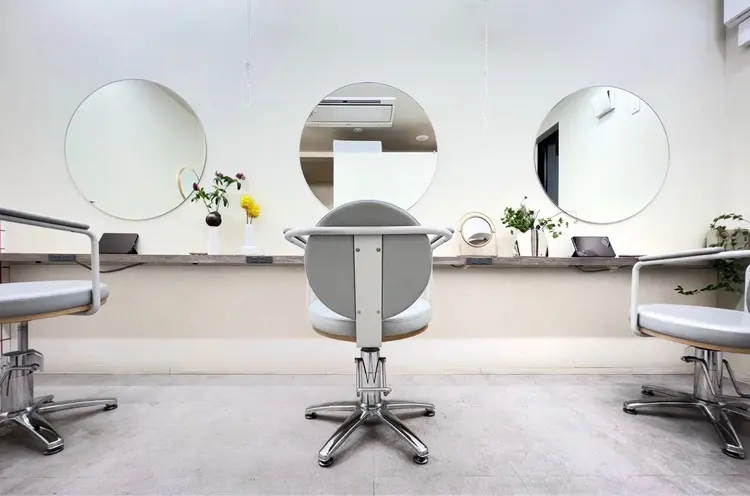 ショート・ボブ特化型美容室 Number 博多の内観・外観1