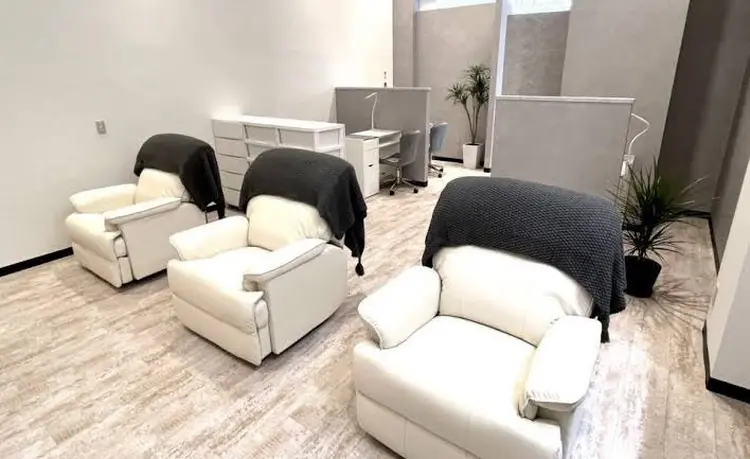 TRUNAIL&EYEアリオ橋本店の内観・外観1