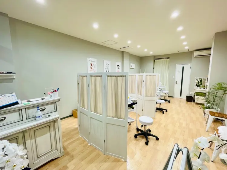 WHITE EYE 甲府店の内観・外観1