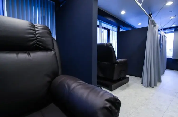 DOPE　新宿南口店の内観・外観2