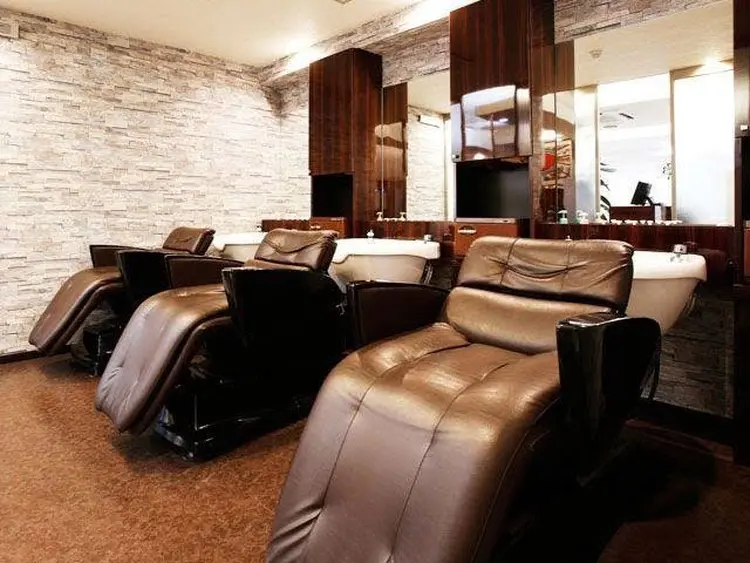 CHARA池袋本店の内観・外観2