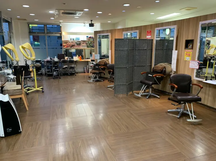 美容室ピュールの内観・外観2