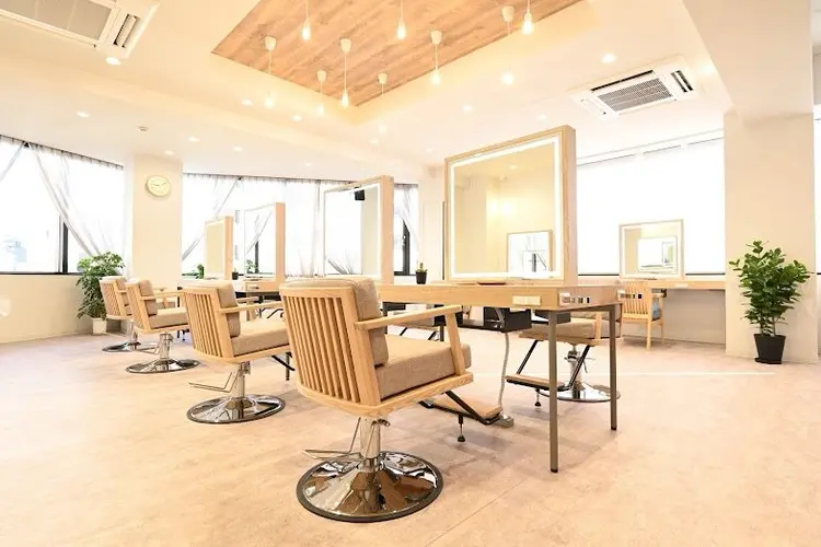 little×nene池袋西口の内観・外観1