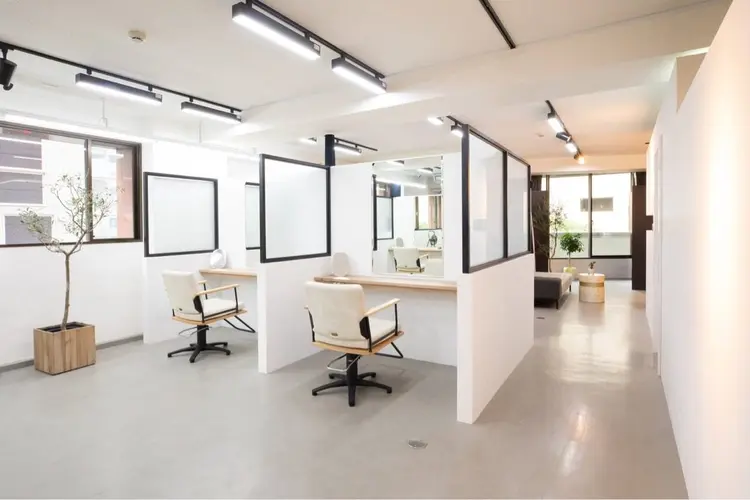 Hair art chiffon 池袋西口店の内観・外観1