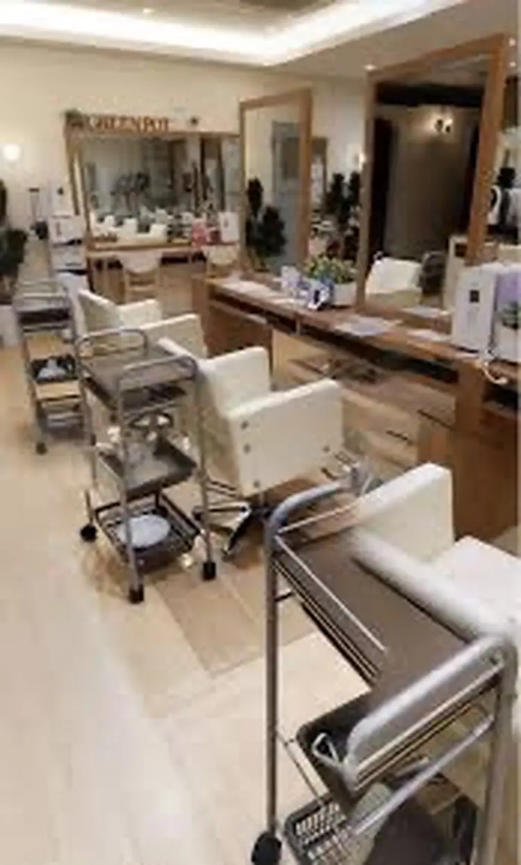 ヘアメイクアージュの内観・外観2