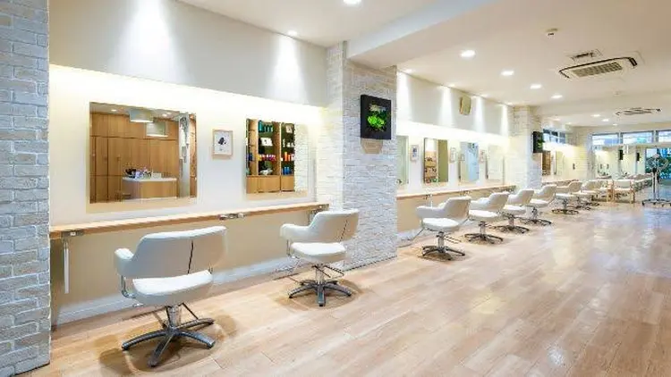 CHICCA 本八幡店の内観・外観2