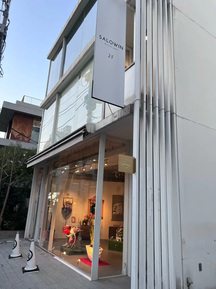 SALOWIN表参道HOLON店の内観・外観2