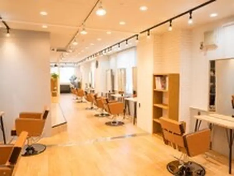 Agu hair juen三島駅前の内観・外観2