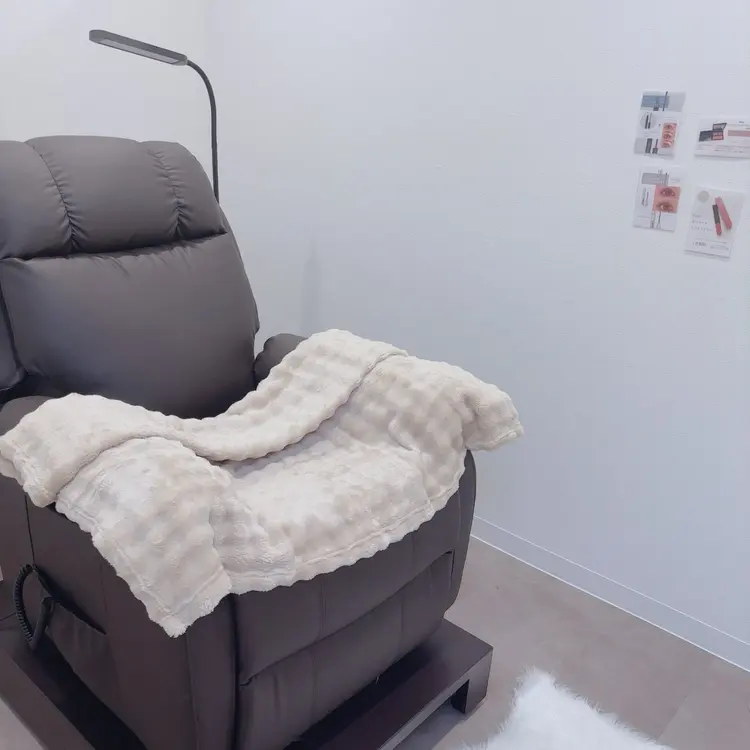 ロレインブロウ江坂店の内観・外観3