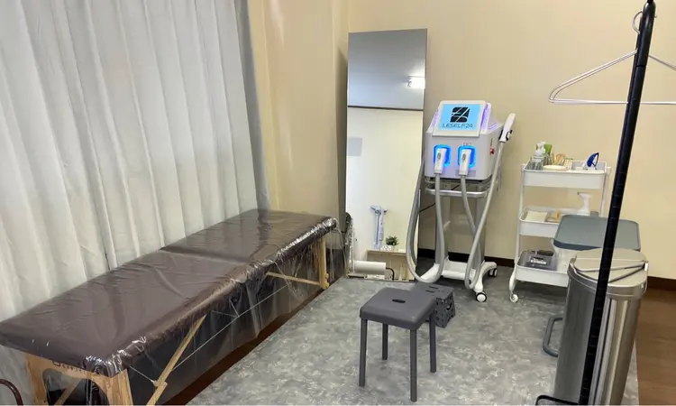 無人セルフ脱毛サロンLESELF24の内観・外観1