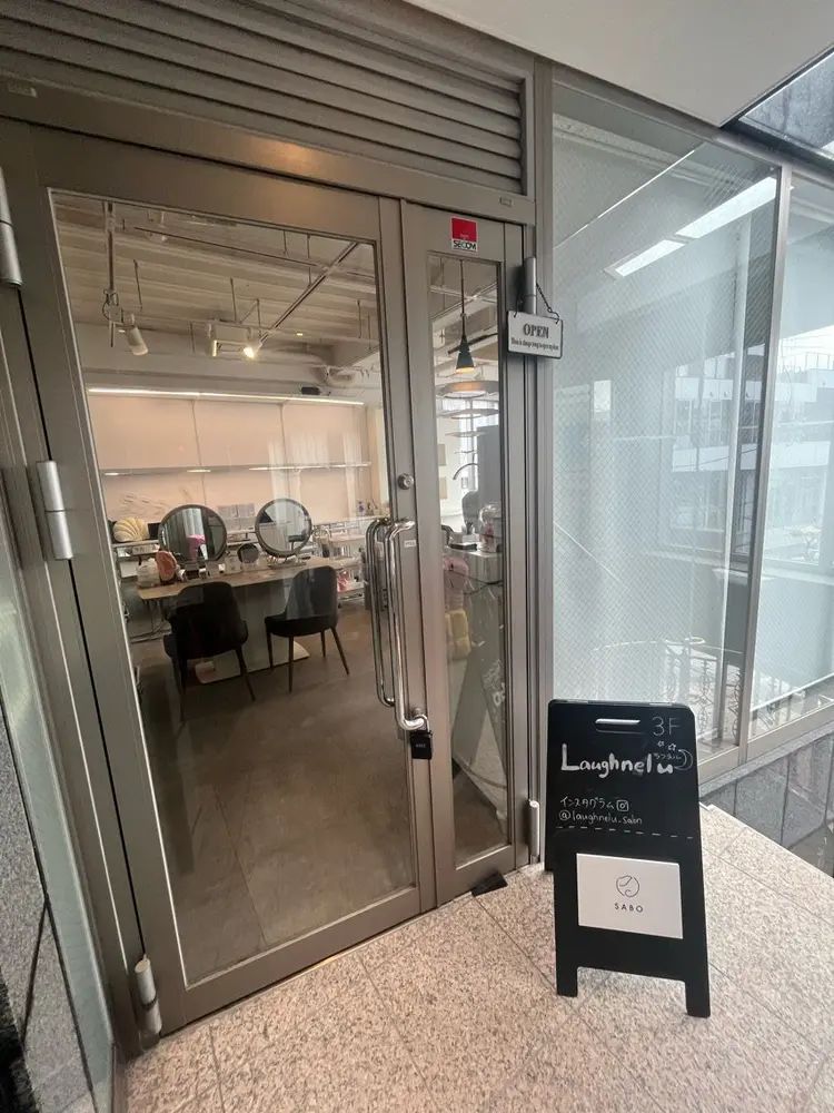 眉毛サロン(アイブロウ)&まつ毛パーマ専門 紬麦 by laughnelu  表参道・原宿店の内観・外観1