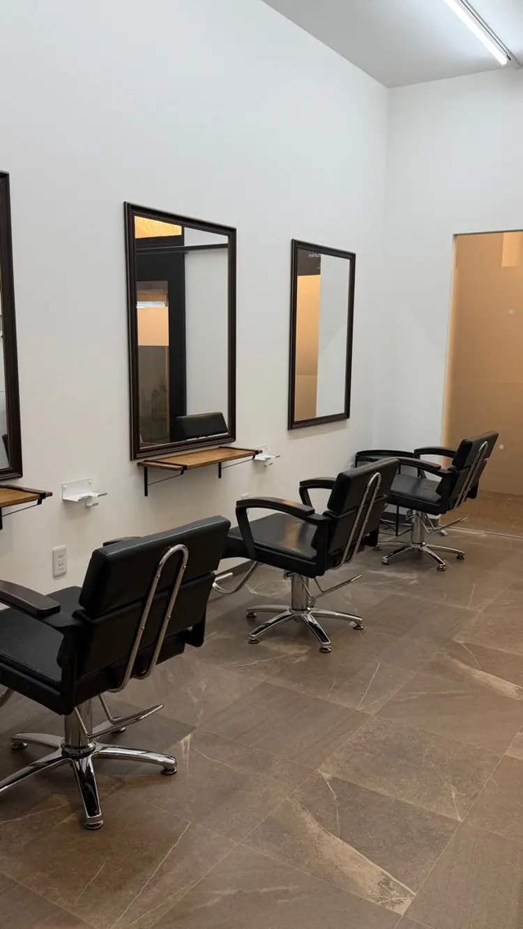 サロンズ内B区画の内観・外観2