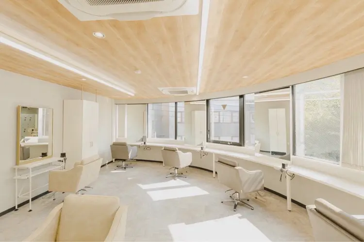 A BY WHOの内観・外観2