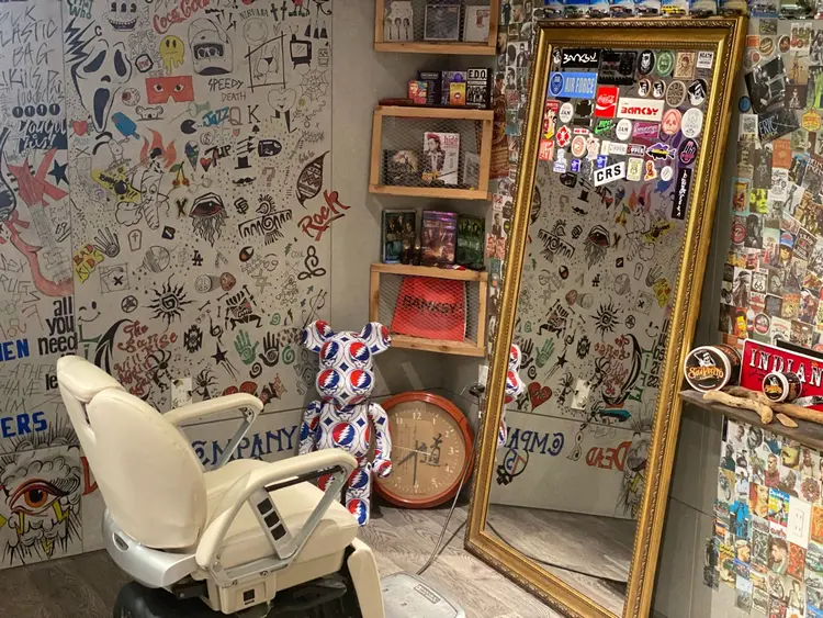 サンアンドマーリーズバーバーの内観・外観1