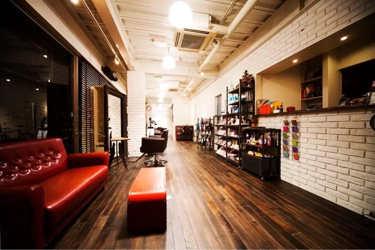 FRAMEの内観・外観1