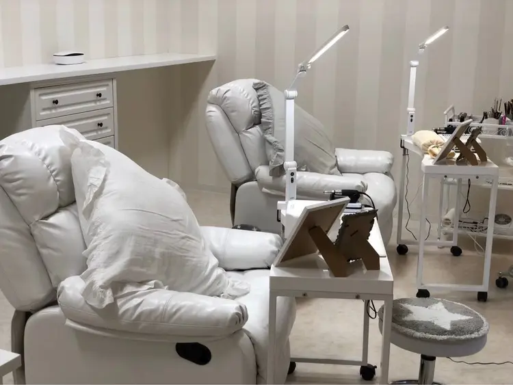 moa nail 東岡山店の内観・外観2