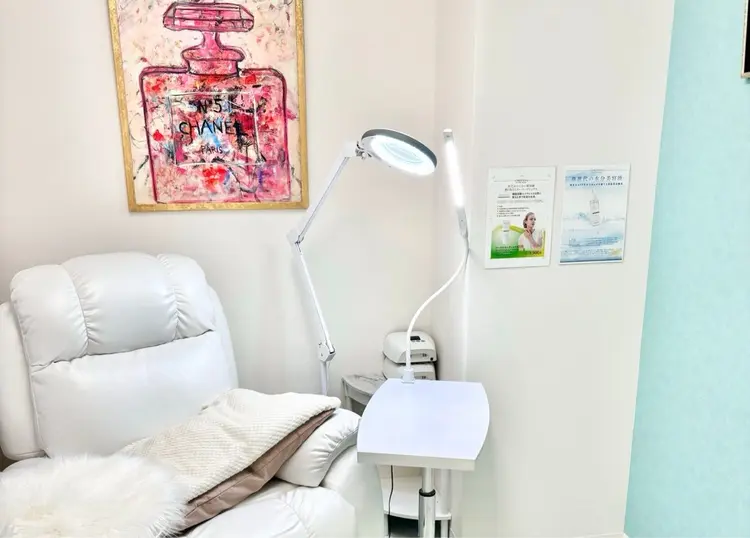 パリュール新宿店の内観・外観1