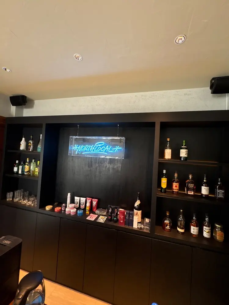 local barber mogeの内観・外観1