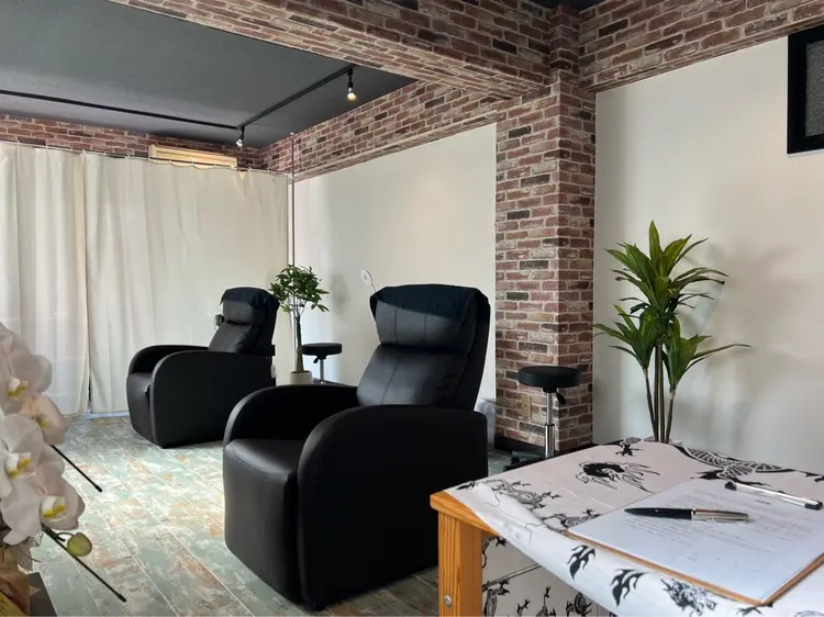 メンズ眉毛サロンAzureの内観・外観2