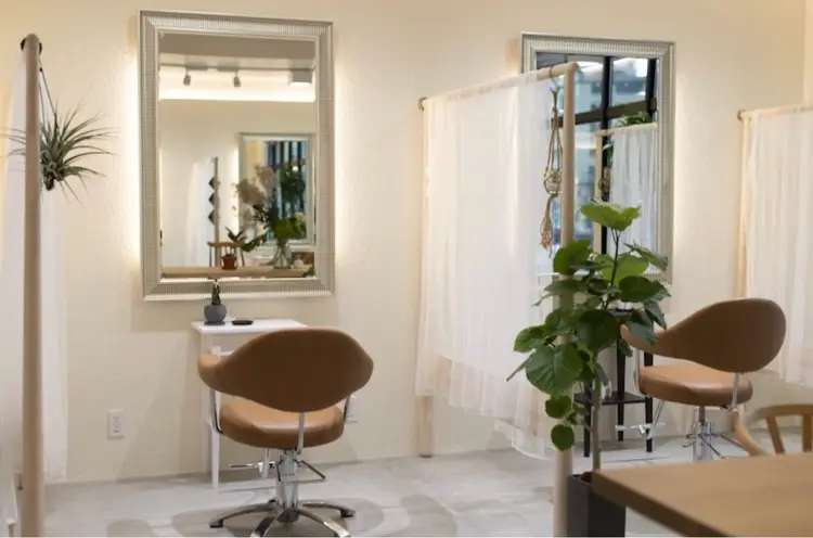 ヘアメイクアンヴィの内観・外観2