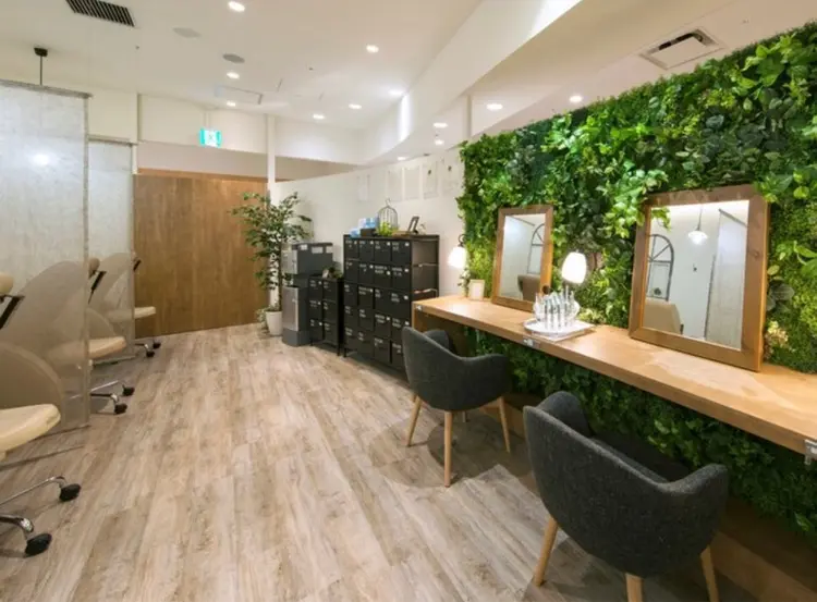 美眉&美まつ毛専門サロン　silhouette博多マルイ店の内観・外観2