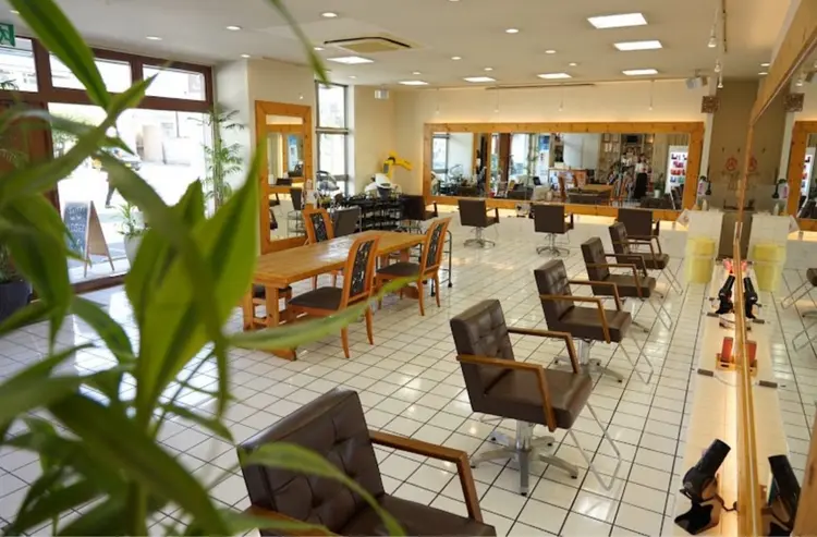 ヘアアンドメイクsawa 上田本店の内観・外観1