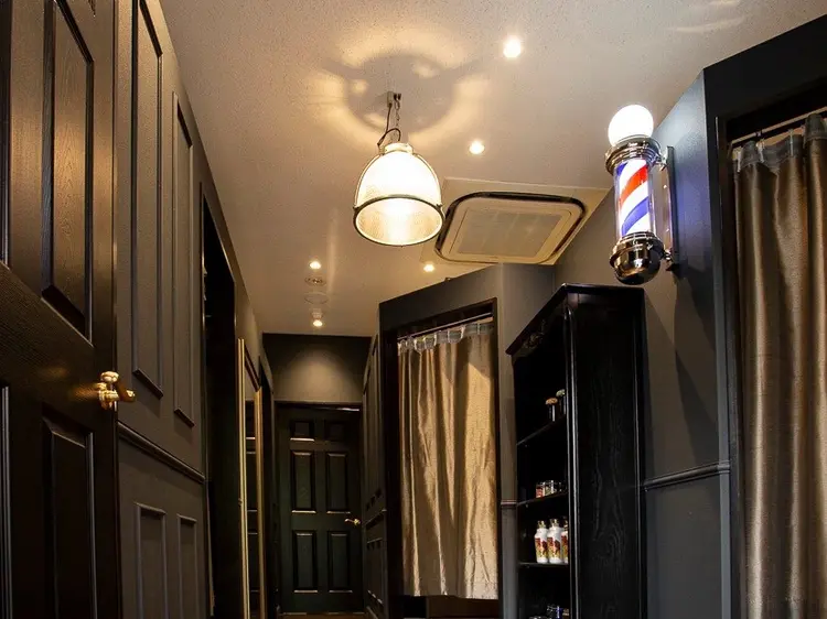 ラヴィニュースタンダードバーバー浜松町店の内観・外観1