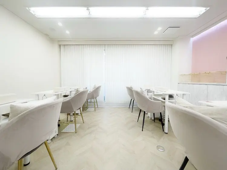 esNAIL新宿西口店の内観・外観3