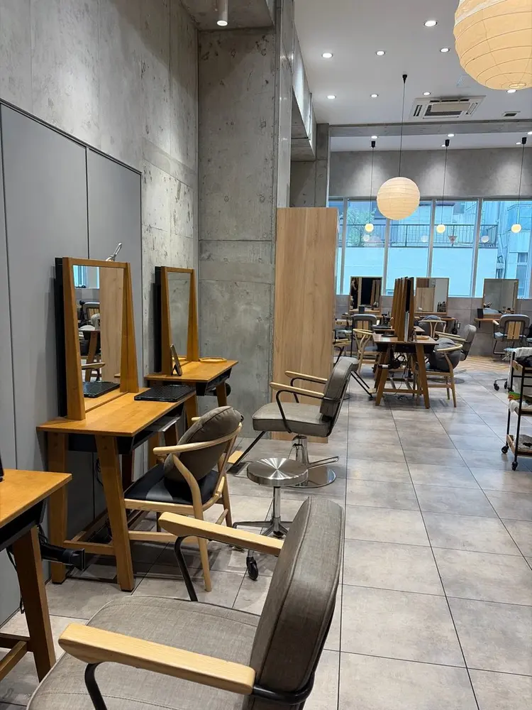 yulrica 新宿店の内観・外観1