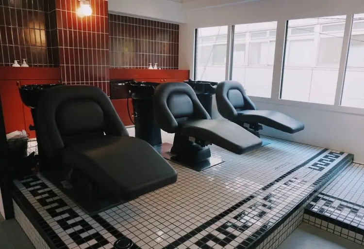 束の内観・外観3