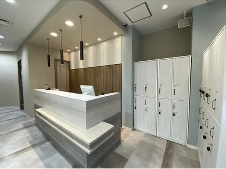 ヘアメイクアース天神赤坂店の内観・外観1