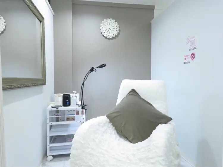 眉毛専門店【アイブロウ/ハリウッドブロウリフト】ar+(アールプラス)新宿の内観・外観2