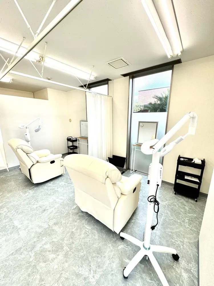 ホワイトニングショップ鳥栖店の内観・外観2