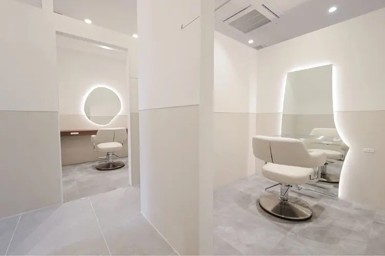 SALOWIN岡山店の内観・外観1