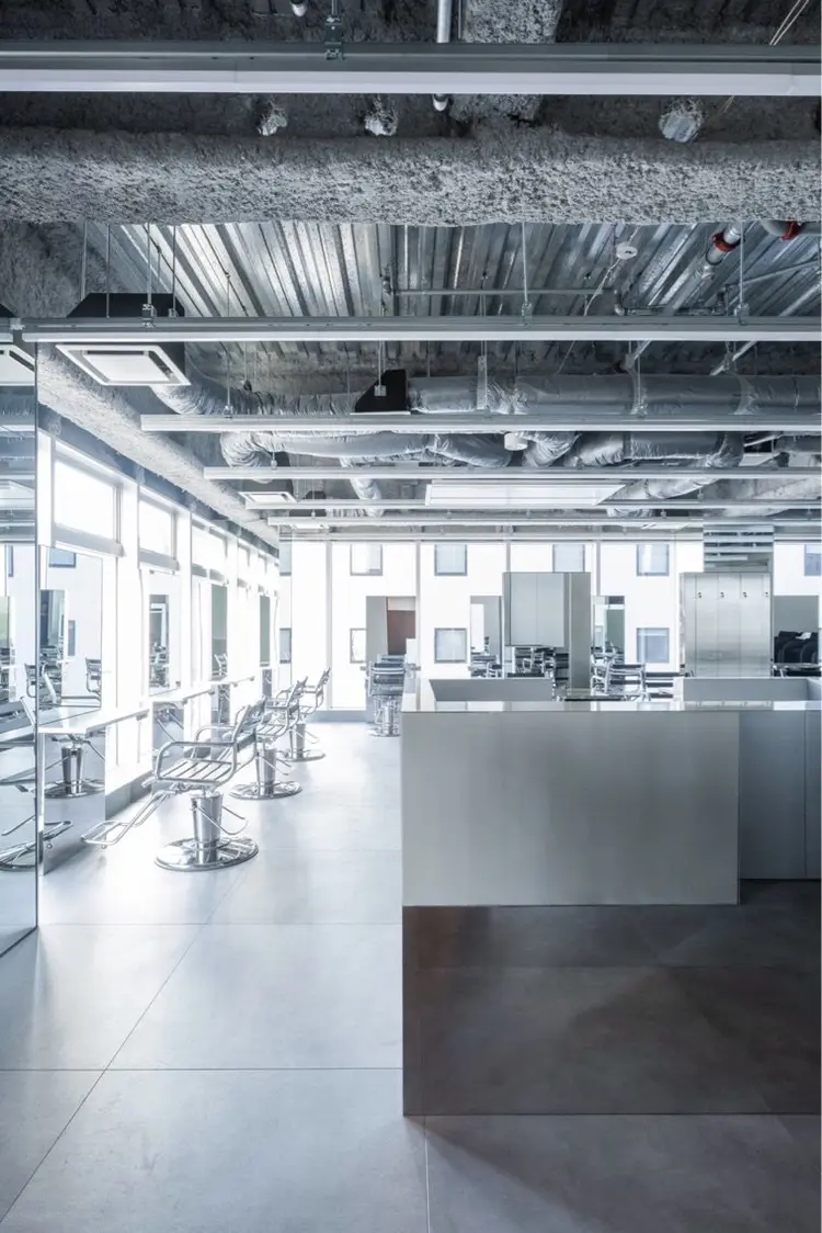 ナンバーナインの内観・外観1