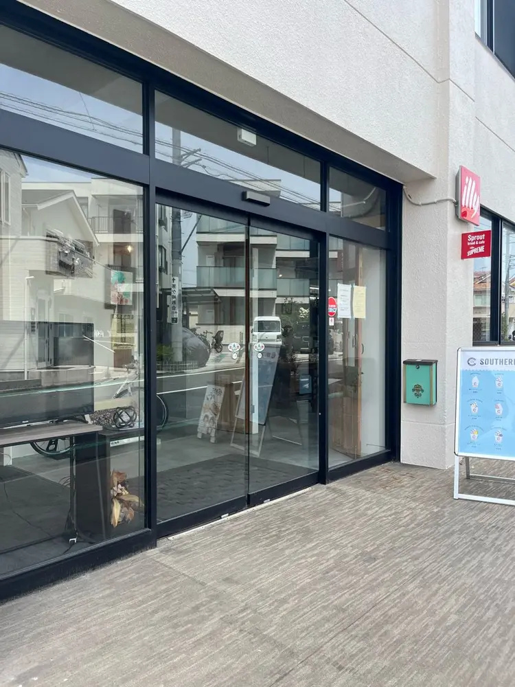 FIRST SEATの内観・外観1