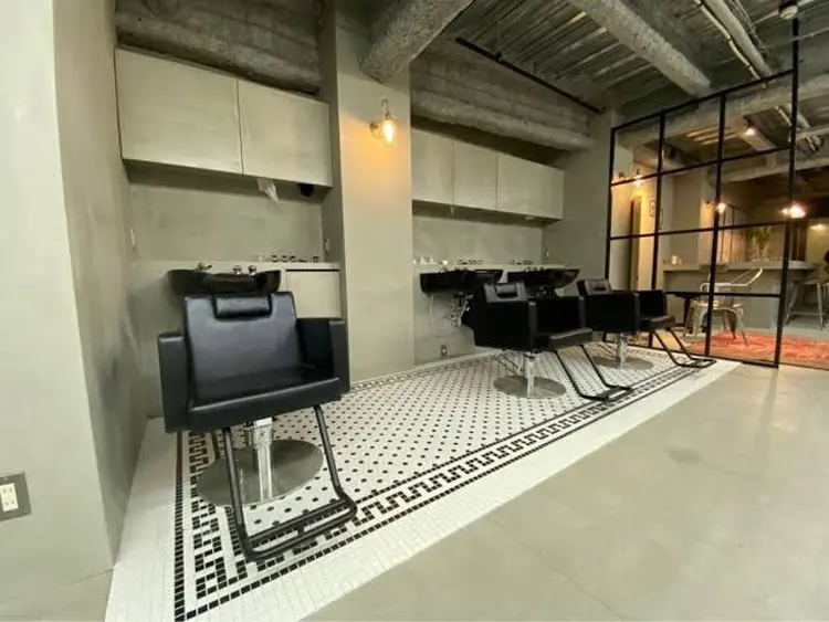 COVER HAIR bliss 大宮西口店の内観・外観2