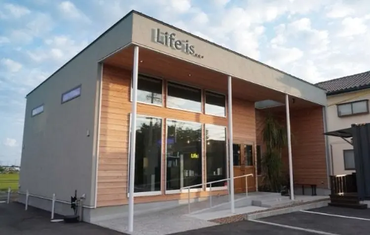 Life is... 本店の内観・外観1