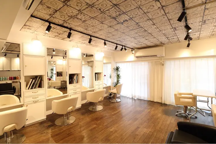 アヨモットの内観・外観1