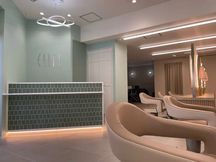 HAIR&MAKE EARTH 上本町店の内観・外観2