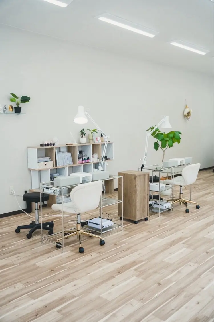 O^nail＋iの内観・外観1