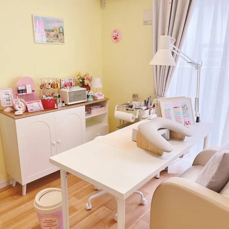 nail atelier いちごパフェの内観・外観2