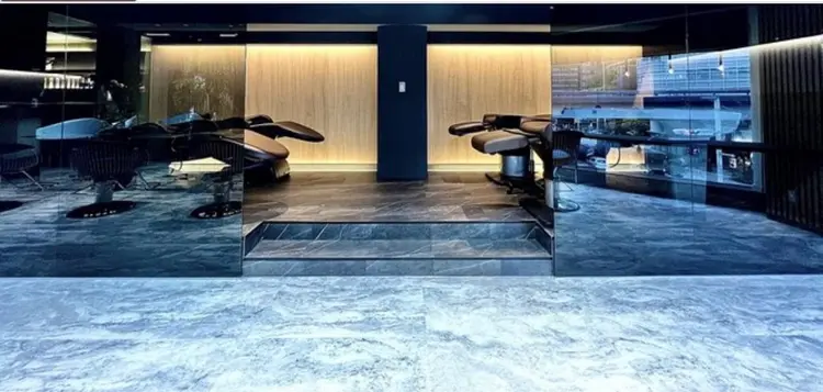 Respia 銀座中央通り店の内観・外観1