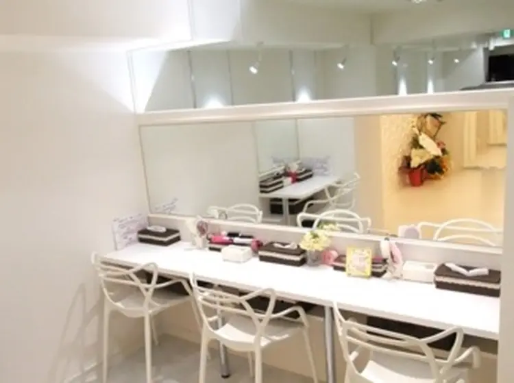 LashOne四条店の内観・外観1