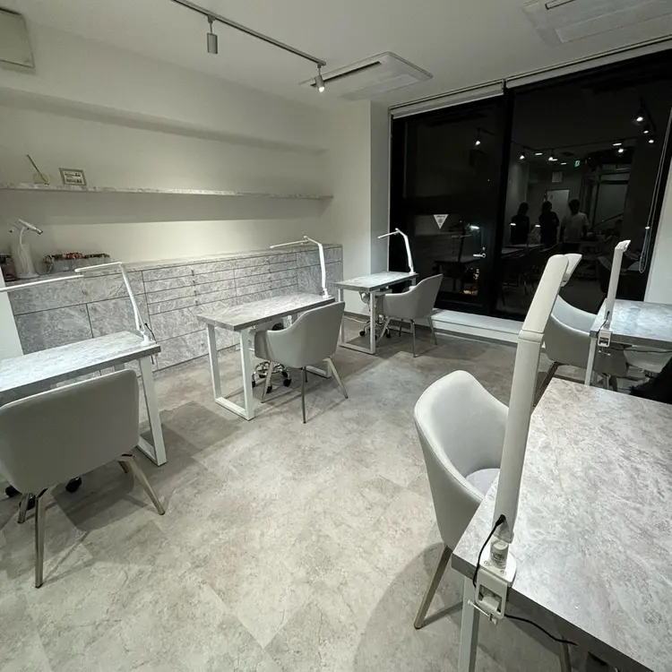 IROHA nailの内観・外観1