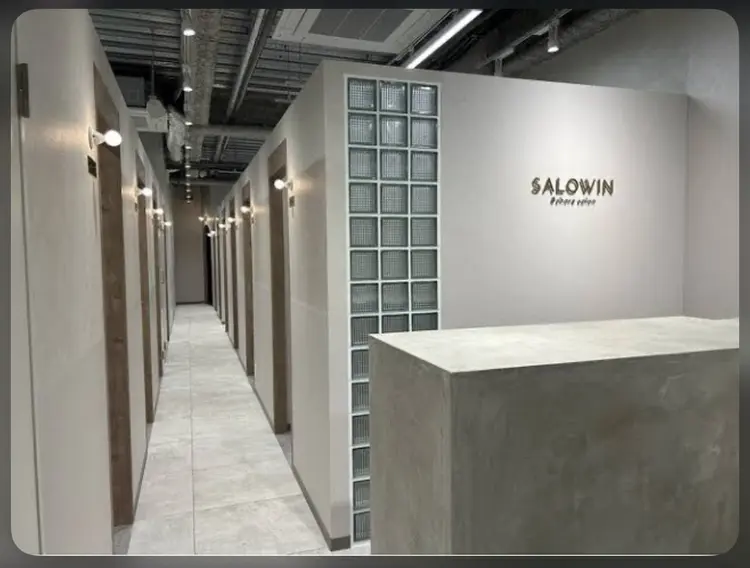 SALOWINの内観・外観1
