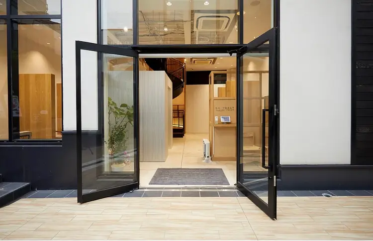 Go today 原宿Lux店の内観・外観2