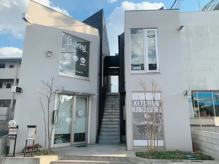 Rairia nailの内観・外観1