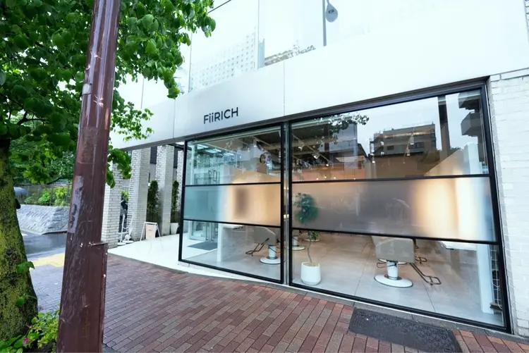 FiiRICHの内観・外観1