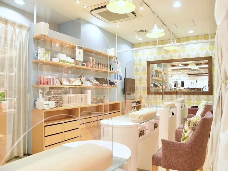 APRES LA PLUIE シァル鶴見店の内観・外観1